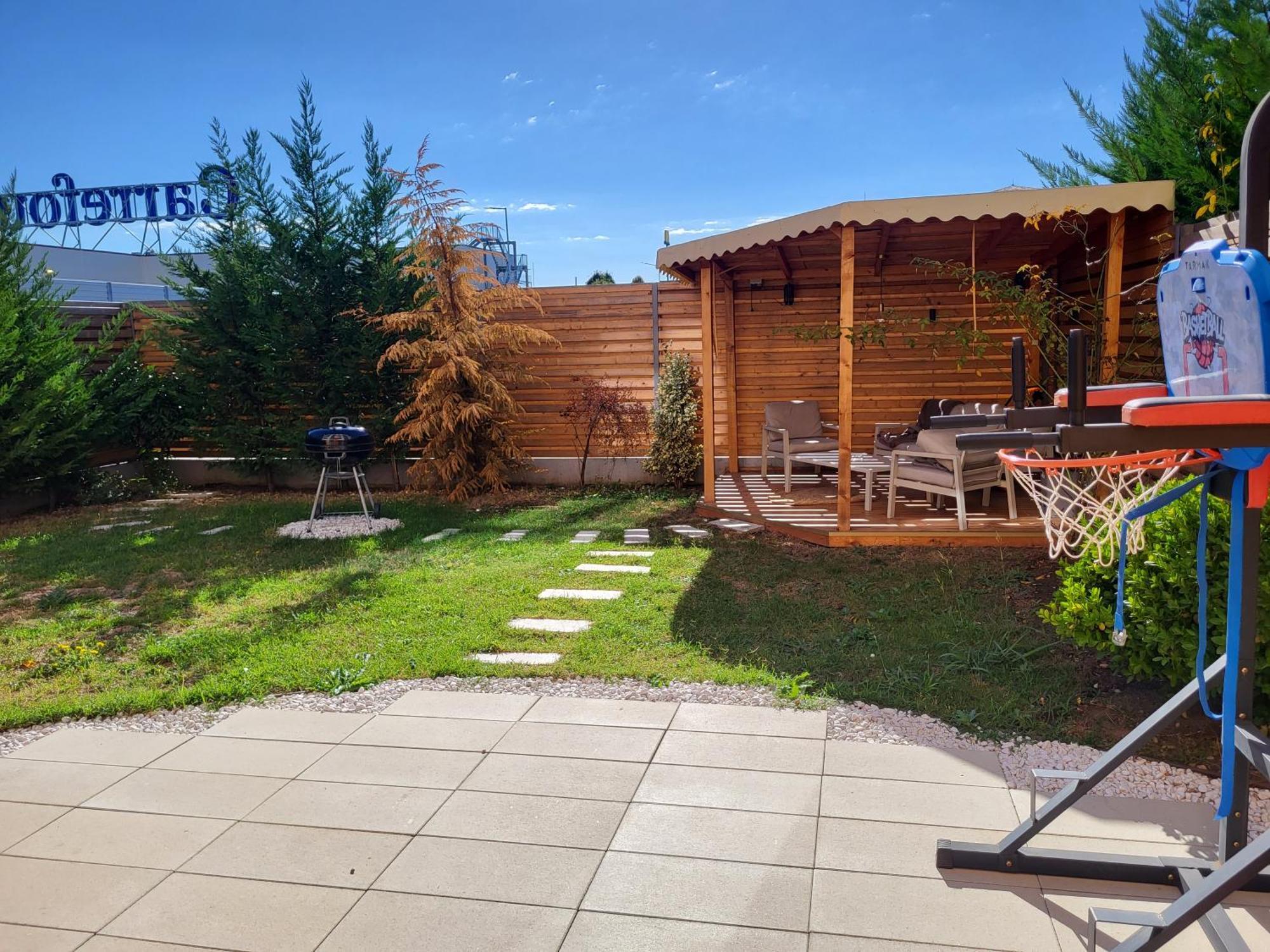 אראד Sika Sunny Garden Apartment מראה חיצוני תמונה